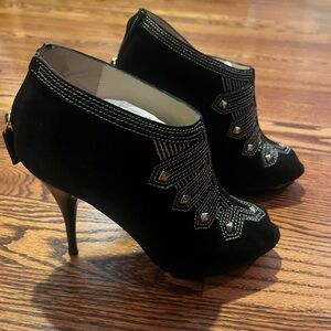 Oscar de la Renta Suede Black and Gold Heeled Boots